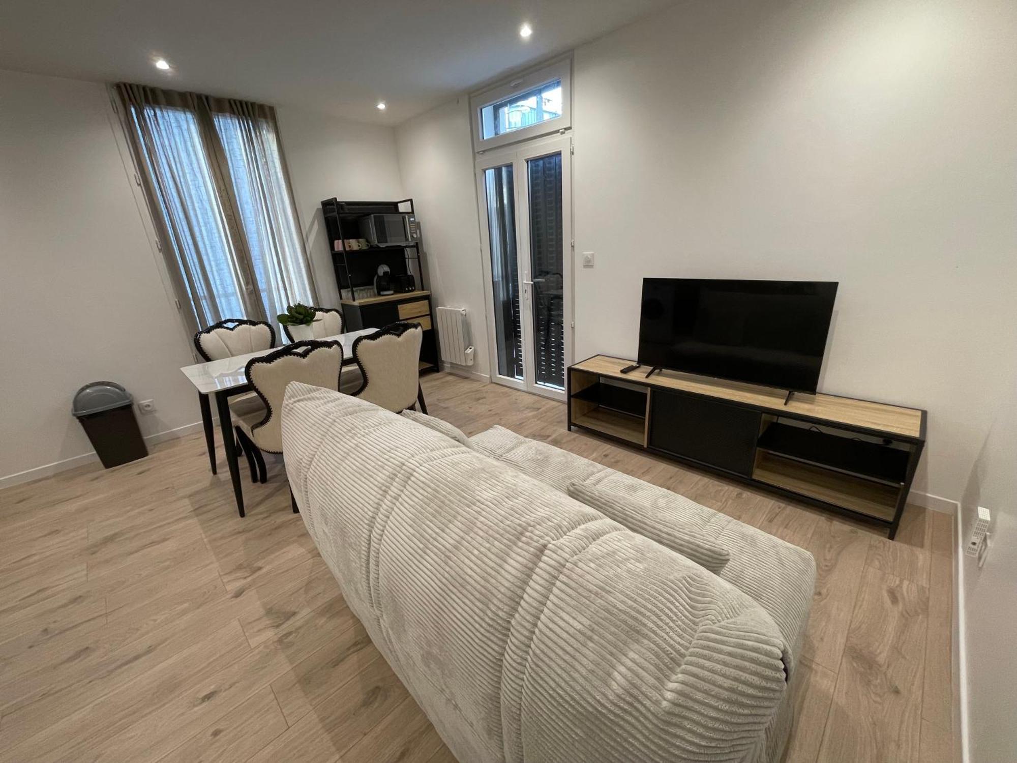 Appartement Avec Terrasse Et Ciel Etoile ! Noisy-le-Sec Dış mekan fotoğraf